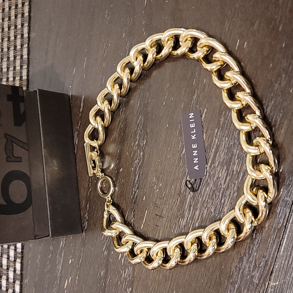 Choker necklace